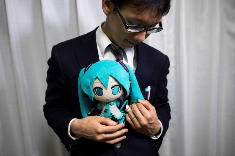 anh-kondo-va-nguoi-vo-ao-hatsune-miku anh-kondo-va-nguoi-vo-ao-hatsune-miku